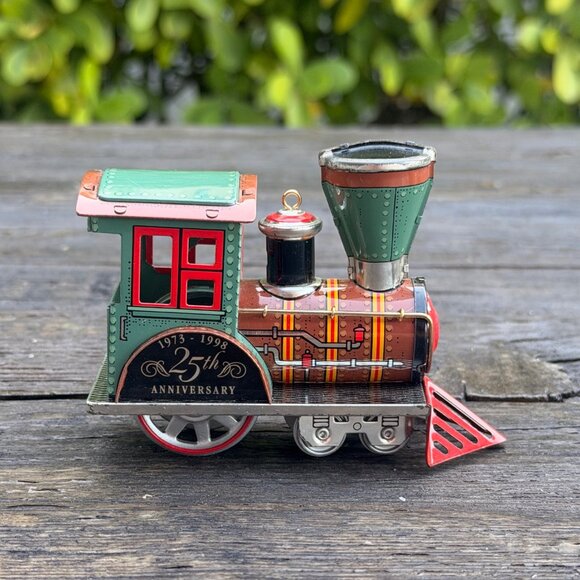 Vintage 1989 & 1998 Hallmark Train 25TH Anniversary Ornament "TIN LOCOMOTIVE" - Picture 11 of 13